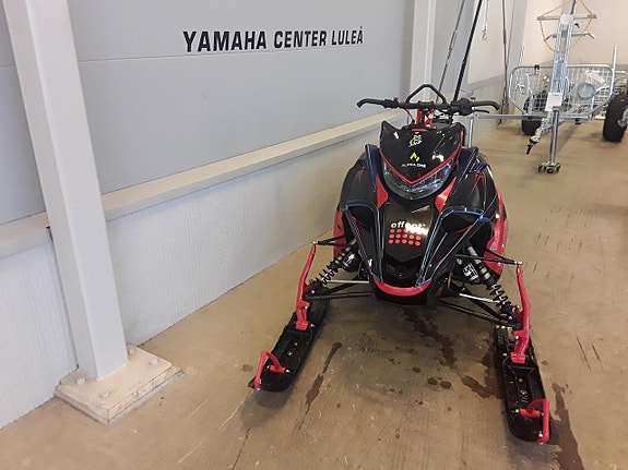 Yamaha Sidewinder XTX 146 2 of 2