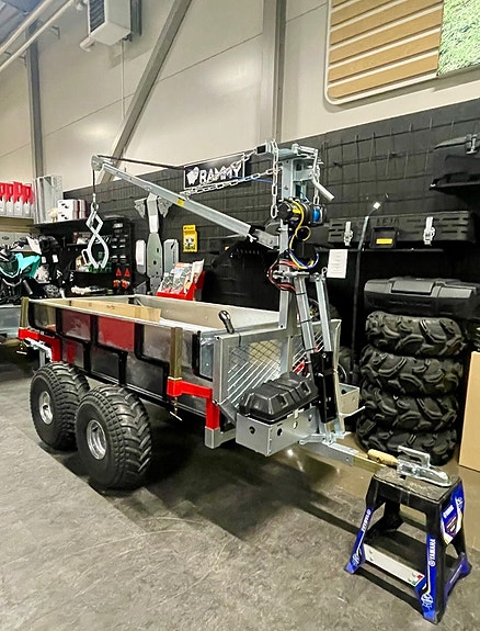 -- BRONCO Timmervagn med insatsflak kran och elwinch