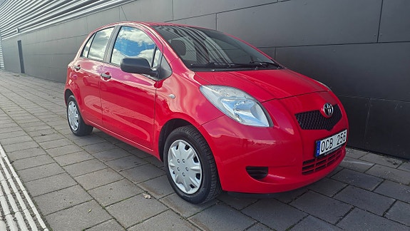 Toyota Yaris 12 of 16