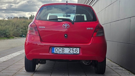 Toyota Yaris 5 of 16