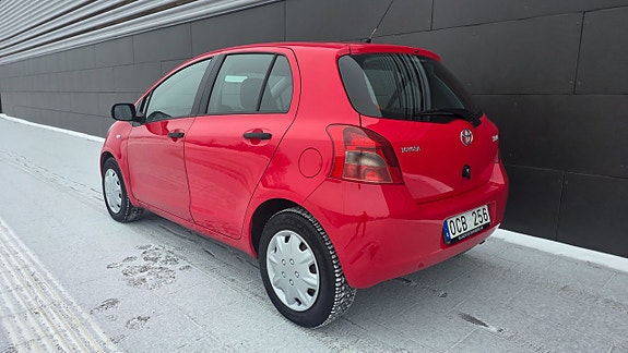Toyota Yaris 3 of 5