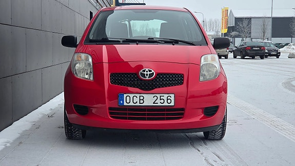 Toyota Yaris 4 of 5