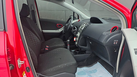 Toyota Yaris 14 of 16