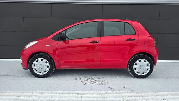 Toyota Yaris 2 of 5