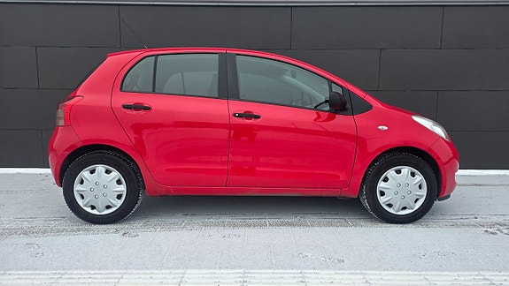 Toyota Yaris 11 of 16