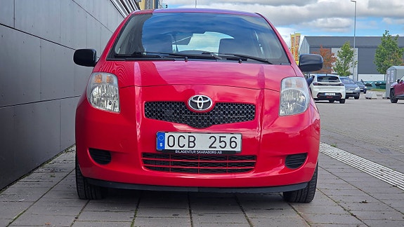 Toyota Yaris 4 of 16