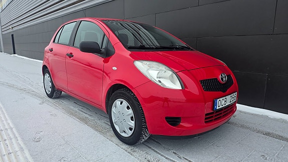 Toyota Yaris 12 of 16