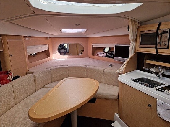 Beneteau Monte Carlo 32 open 10 of 17