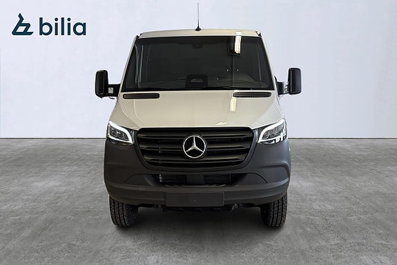 Mercedes-Benz Sprinter 208 2 of 10