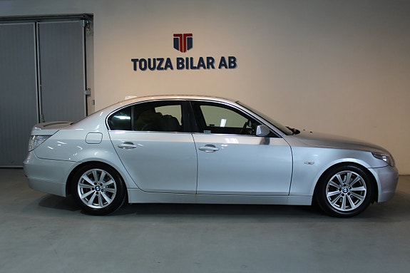 BMW 530i 4 of 5