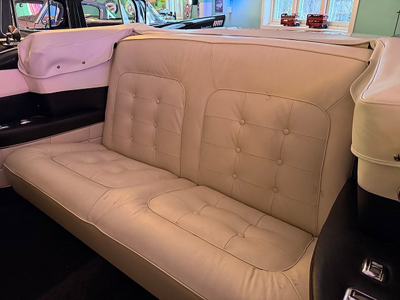 Buick Roadmaster 21 of 26