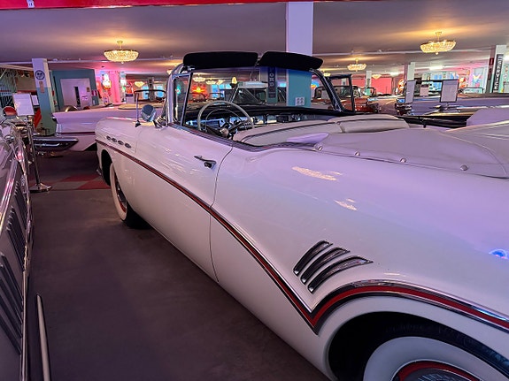 Buick Roadmaster 10 of 26