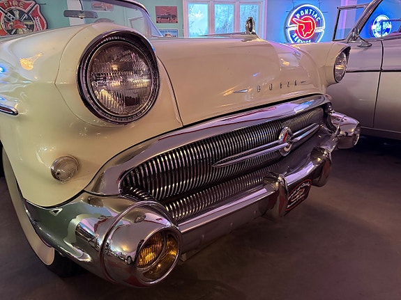 Buick Roadmaster 5 of 26
