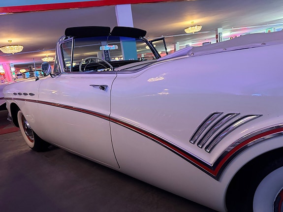 Buick Roadmaster 13 of 26