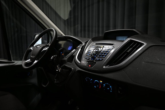 Ford Transit 28 of 30