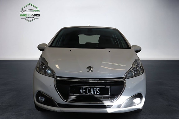 Peugeot 208 3 of 5