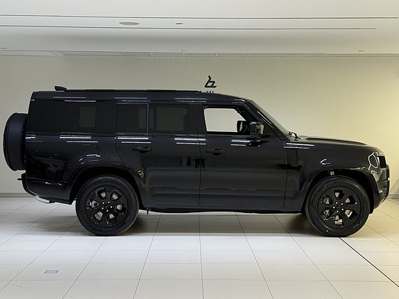 Land Rover Defender 130 6 of 28