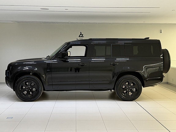 Land Rover Defender 130 3 of 5