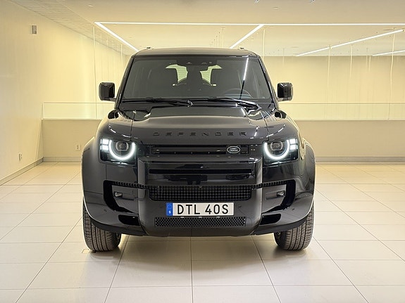 Land Rover Defender 130 2 of 5