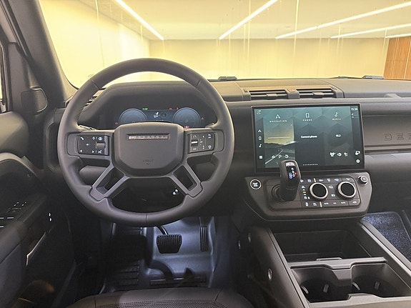 Land Rover Defender 110 12 of 23