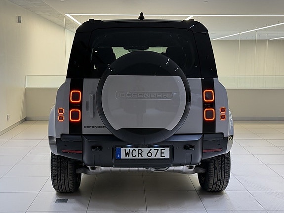 Land Rover Defender 110 5 of 5