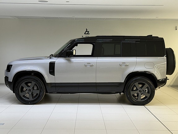 Land Rover Defender 110 3 of 5