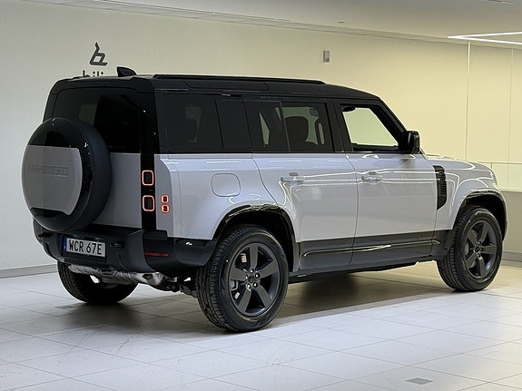 Land Rover Defender 110 4 of 5