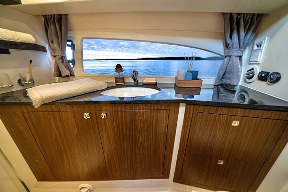 Marex 330 -27 9 of 12