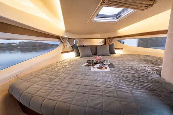 Marex 330 -27 7 of 12