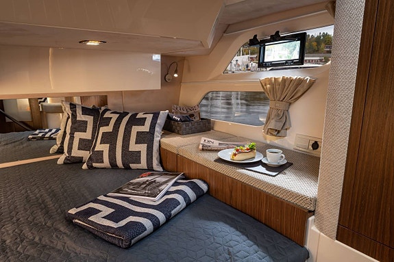 Marex 330 -27 8 of 12