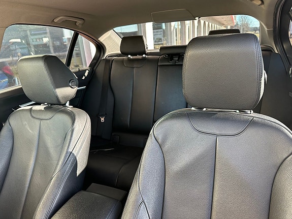 BMW 330d 12 of 13