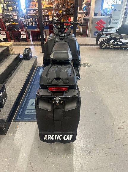 Arctic Cat M8000 Mountain Cat ES 153" 4 of 5