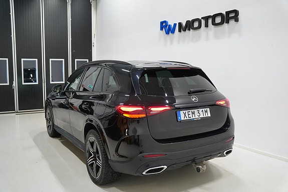 Mercedes-Benz GLC300 e 4 of 5