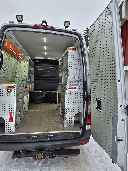 Mercedes-Benz Sprinter 29 of 30