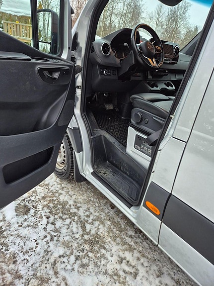 Mercedes-Benz Sprinter 21 of 30
