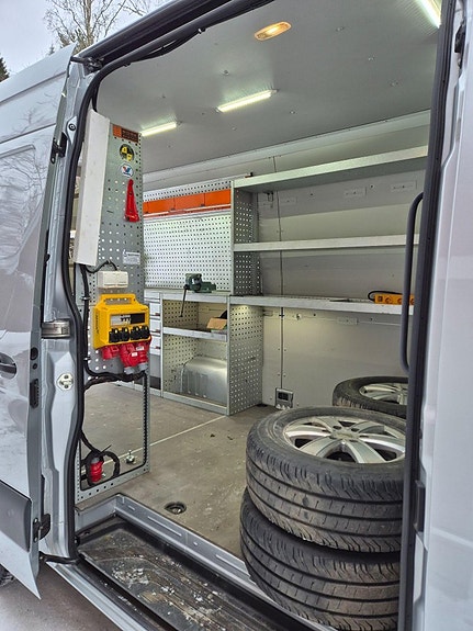 Mercedes-Benz Sprinter 27 of 30