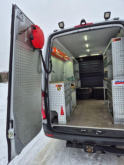 Mercedes-Benz Sprinter 30 of 30