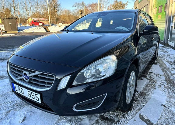 Volvo V60 2 of 22