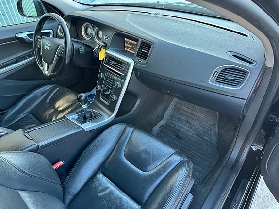 Volvo V60 11 of 22