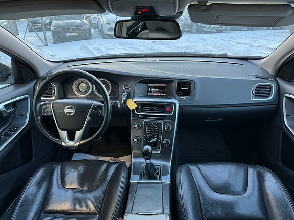 Volvo V60 9 of 22