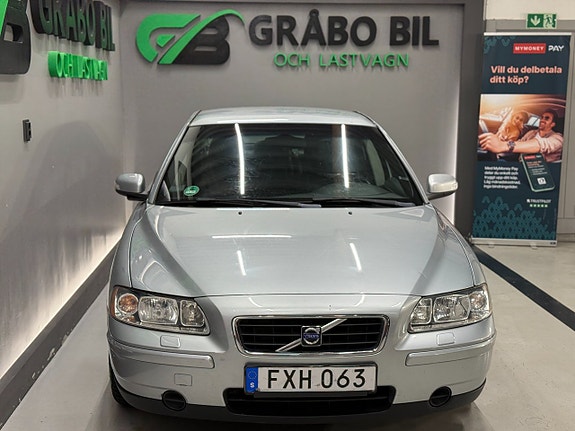 Volvo S60 4 of 5