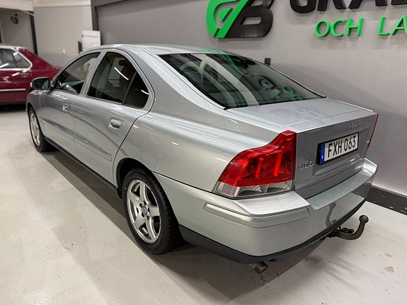 Volvo S60 3 of 5