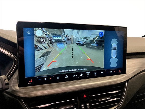 Ford Kuga 10 of 16