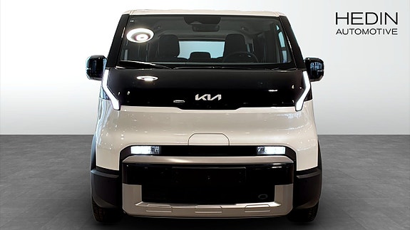 Kia PV5 8 of 17
