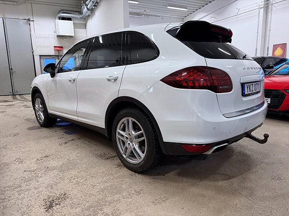Porsche Cayenne S 13 of 16