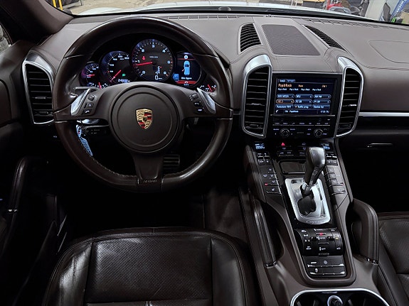 Porsche Cayenne S 4 of 5