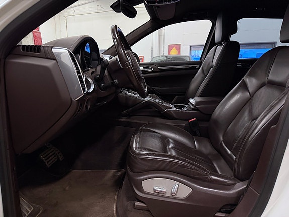 Porsche Cayenne S 3 of 5