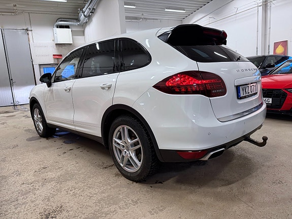 Porsche Cayenne S 2 of 5