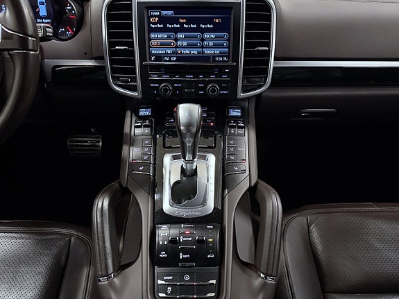 Porsche Cayenne S 5 of 5