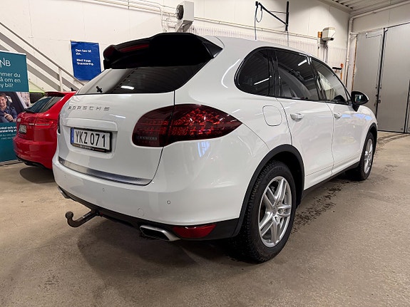 Porsche Cayenne S 12 of 16